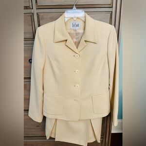 Le Suit Cream Women's Suit
